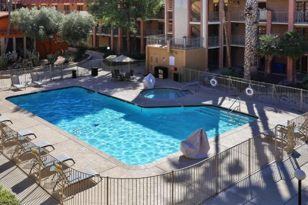 DoubleTree By Hilton Suites Tucson Airport image 14
