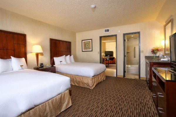DoubleTree By Hilton Suites Tucson Airport image 27