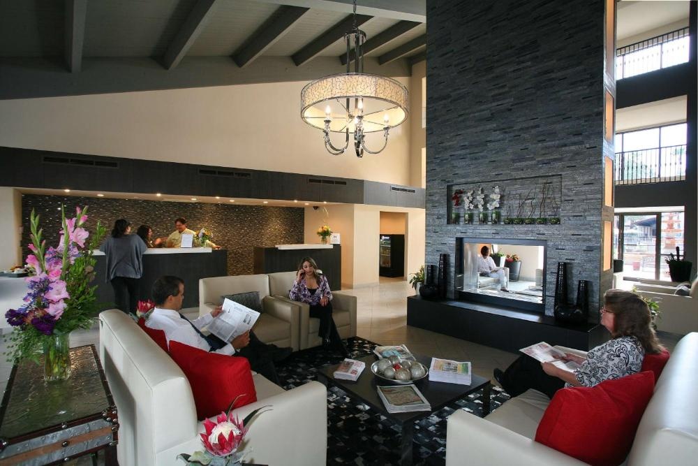 DoubleTree By Hilton Suites Tucson Airport